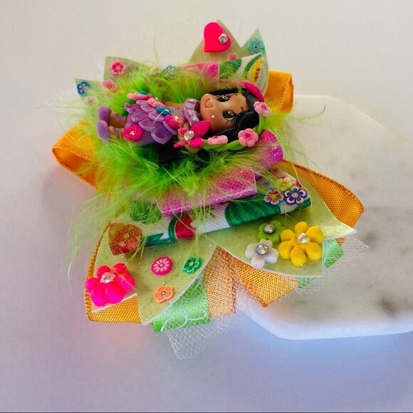 Encanto Isabella Disney Hair Bow with Clay - Picture 2 of 3